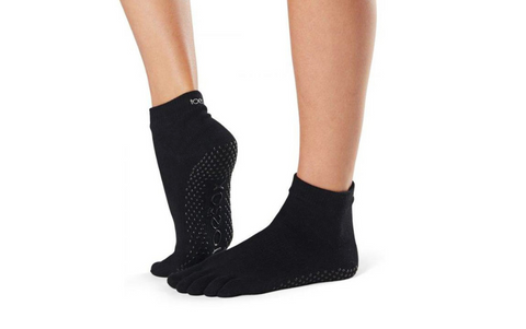 Toe sox paaugstinātas ar pirkstiņiem